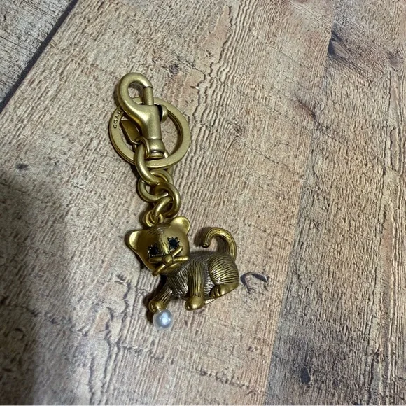 Coach Creatures Kitten Cat Charm with Pearl Keychain - Picture 8 of 8